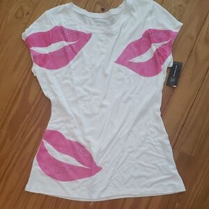 White and Pink Lips Graphic Women's Top